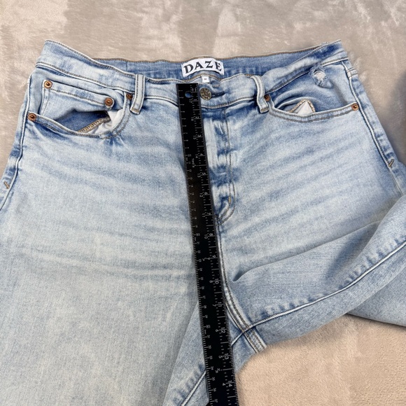 DAZE Hug High Rise Cropped Wide Leg Jeans Raw Hem Light Wash Size 32 - Picture 9 of 11